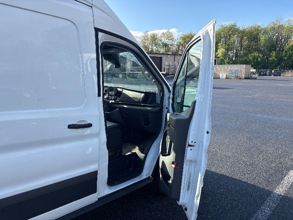 Cargo Van (Panel Van)-Light and Medium Duty Trucks-Ford-2022-Transit 250-Harrisburg-PA-78,252\n\t\tmiles-$ 39,000 - Image 16