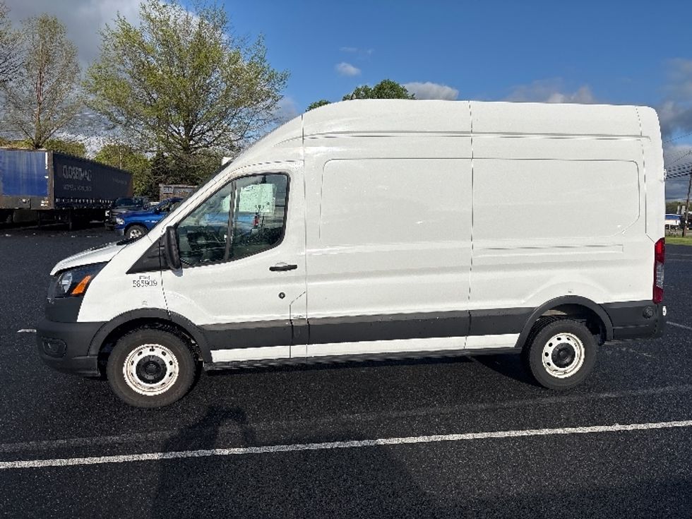 Cargo Van (Panel Van)-Light and Medium Duty Trucks-Ford-2022-Transit 250-Harrisburg-PA-78,252\n\t\tmiles-$ 39,000 - Image 4