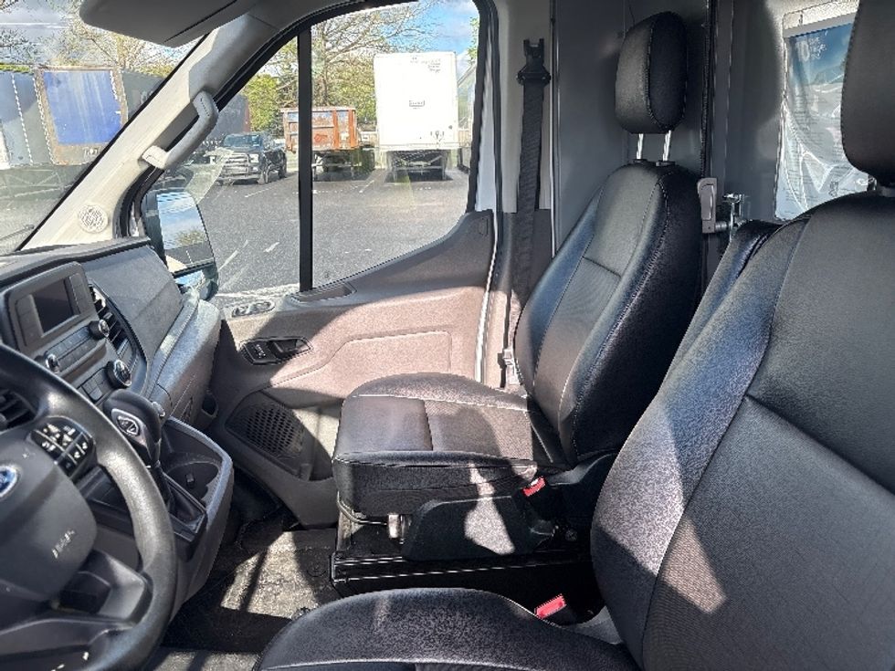 Cargo Van (Panel Van)-Light and Medium Duty Trucks-Ford-2022-Transit 250-Harrisburg-PA-78,467\n\t\tmiles-$ 39,000 - Image 15