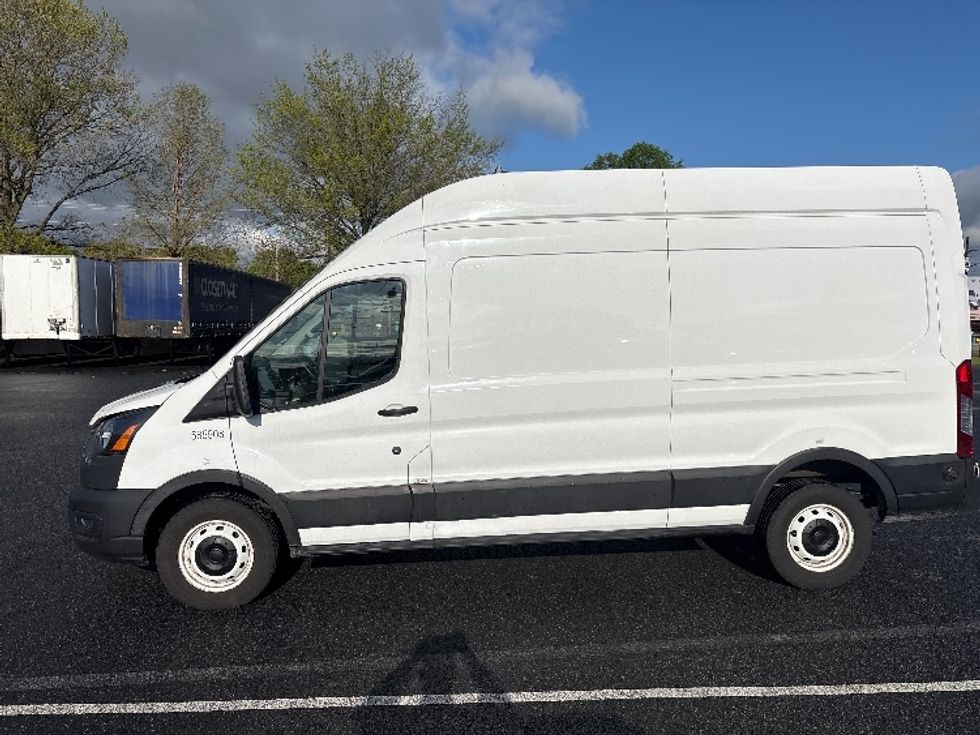 Cargo Van (Panel Van)-Light and Medium Duty Trucks-Ford-2022-Transit 250-Harrisburg-PA-78,467\n\t\tmiles-$ 39,000 - Image 4