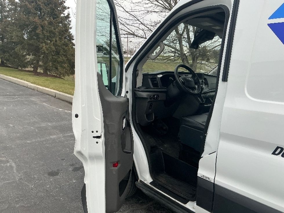 Cargo Van (Panel Van)-Light and Medium Duty Trucks-Ford-2022-Transit 250-Harrisburg-PA-81,589\n\t\tmiles-$ 37,500 - Image 16