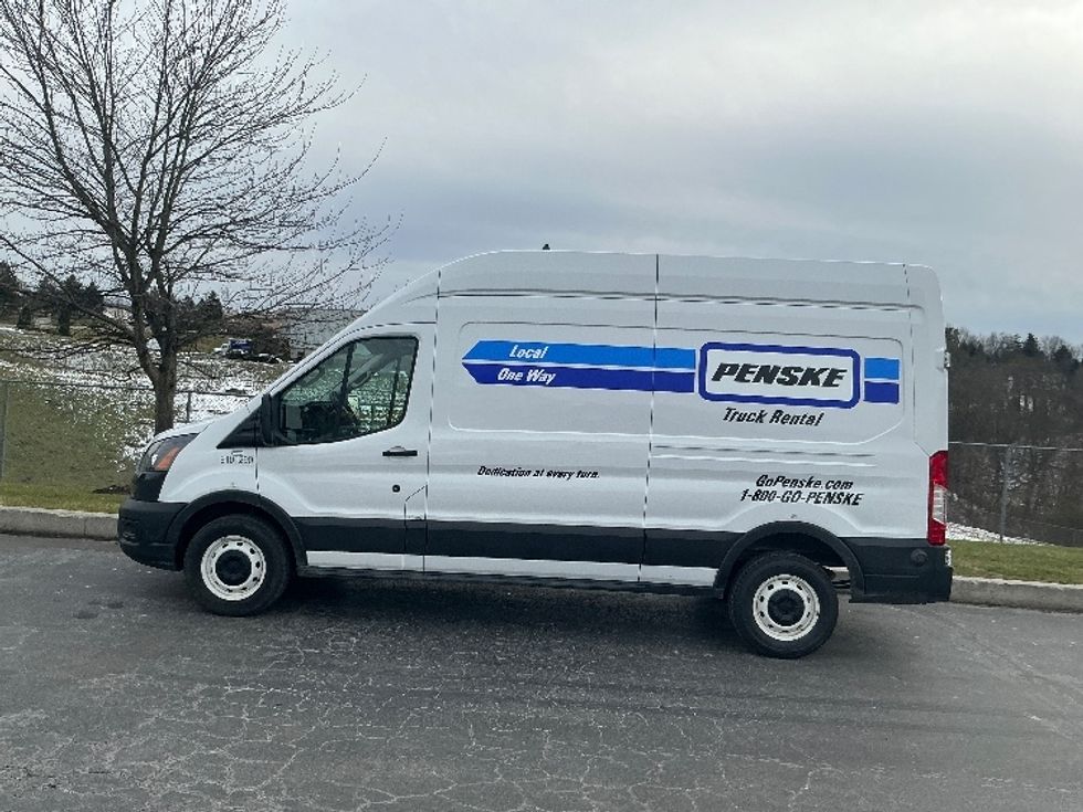 Cargo Van (Panel Van)-Light and Medium Duty Trucks-Ford-2022-Transit 250-Harrisburg-PA-81,589\n\t\tmiles-$ 37,500 - Image 4