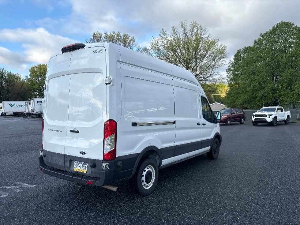 Cargo Van (Panel Van)-Light and Medium Duty Trucks-Ford-2022-Transit 250-Harrisburg-PA-83,111\n\t\tmiles-$ 38,500 - Image 10
