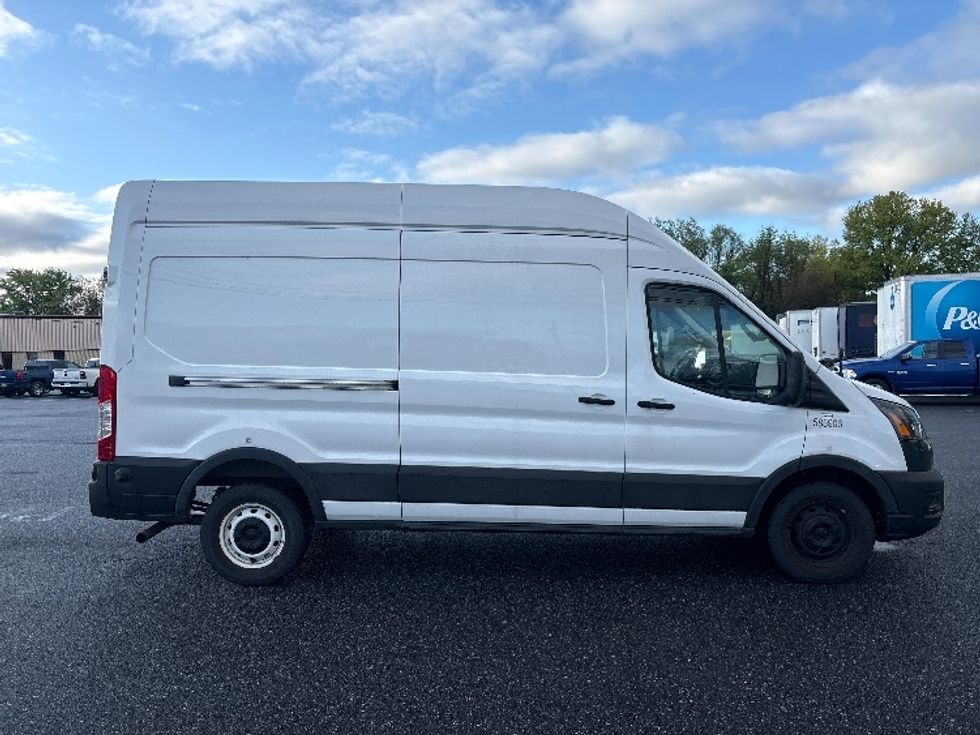 Cargo Van (Panel Van)-Light and Medium Duty Trucks-Ford-2022-Transit 250-Harrisburg-PA-83,111\n\t\tmiles-$ 38,500 - Image 11