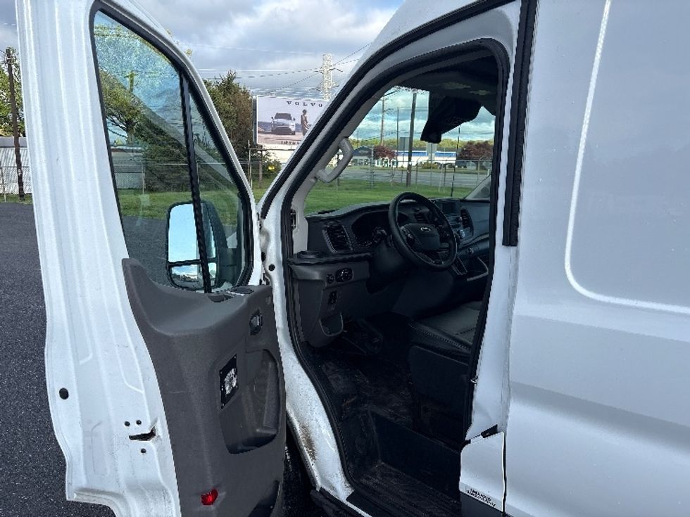 Cargo Van (Panel Van)-Light and Medium Duty Trucks-Ford-2022-Transit 250-Harrisburg-PA-83,111\n\t\tmiles-$ 38,500 - Image 12