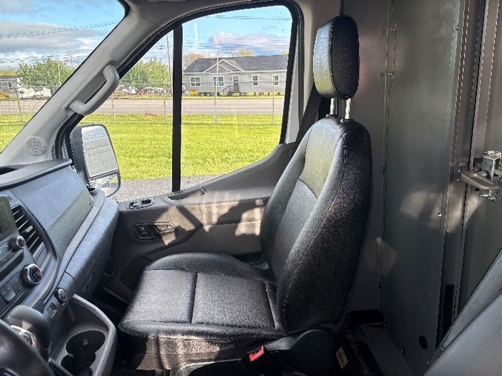 Cargo Van (Panel Van)-Light and Medium Duty Trucks-Ford-2022-Transit 250-Harrisburg-PA-83,111\n\t\tmiles-$ 38,500 - Image 15