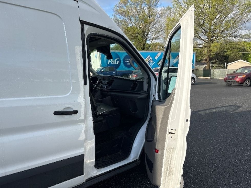 Cargo Van (Panel Van)-Light and Medium Duty Trucks-Ford-2022-Transit 250-Harrisburg-PA-83,111\n\t\tmiles-$ 38,500 - Image 16