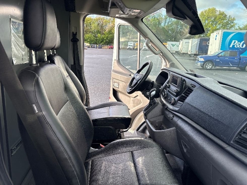 Cargo Van (Panel Van)-Light and Medium Duty Trucks-Ford-2022-Transit 250-Harrisburg-PA-83,111\n\t\tmiles-$ 38,500 - Image 18