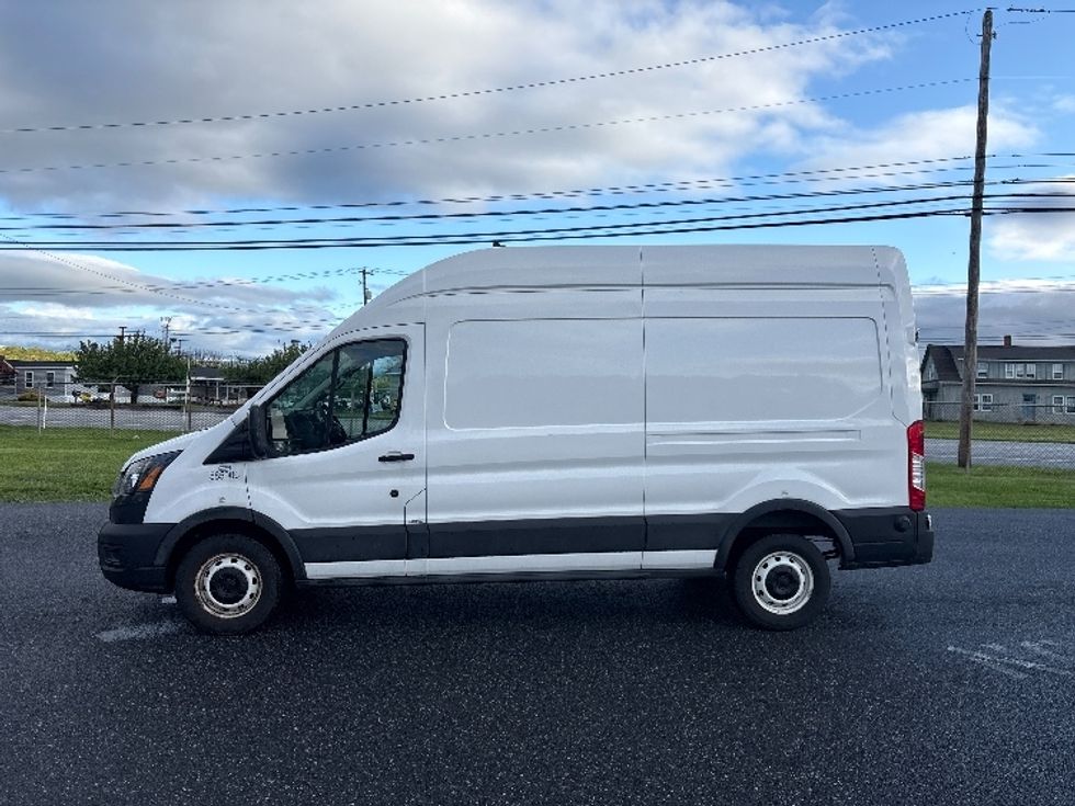 Cargo Van (Panel Van)-Light and Medium Duty Trucks-Ford-2022-Transit 250-Harrisburg-PA-83,111\n\t\tmiles-$ 38,500 - Image 4
