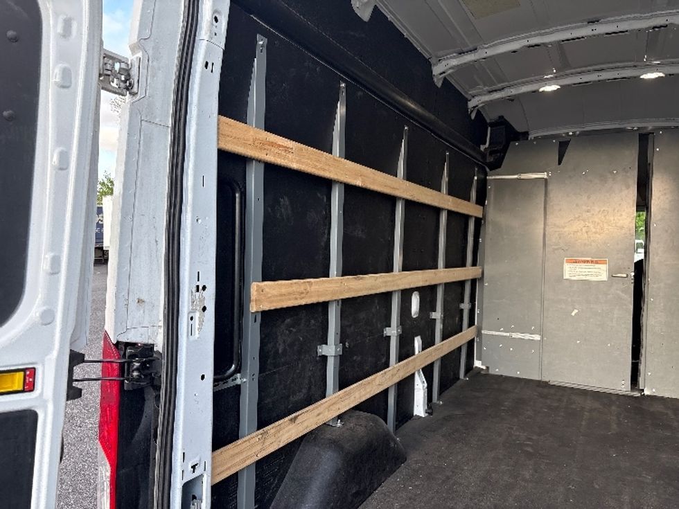 Cargo Van (Panel Van)-Light and Medium Duty Trucks-Ford-2022-Transit 250-Harrisburg-PA-83,111\n\t\tmiles-$ 38,500 - Image 8