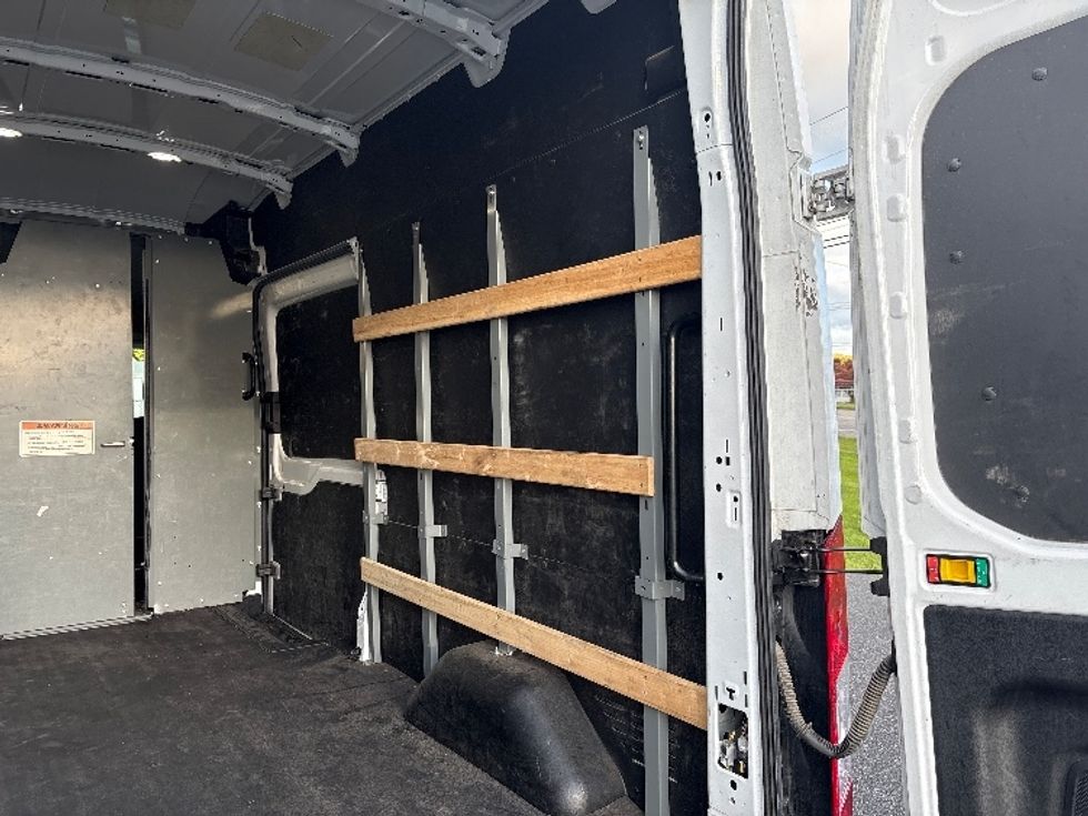 Cargo Van (Panel Van)-Light and Medium Duty Trucks-Ford-2022-Transit 250-Harrisburg-PA-83,111\n\t\tmiles-$ 38,500 - Image 9