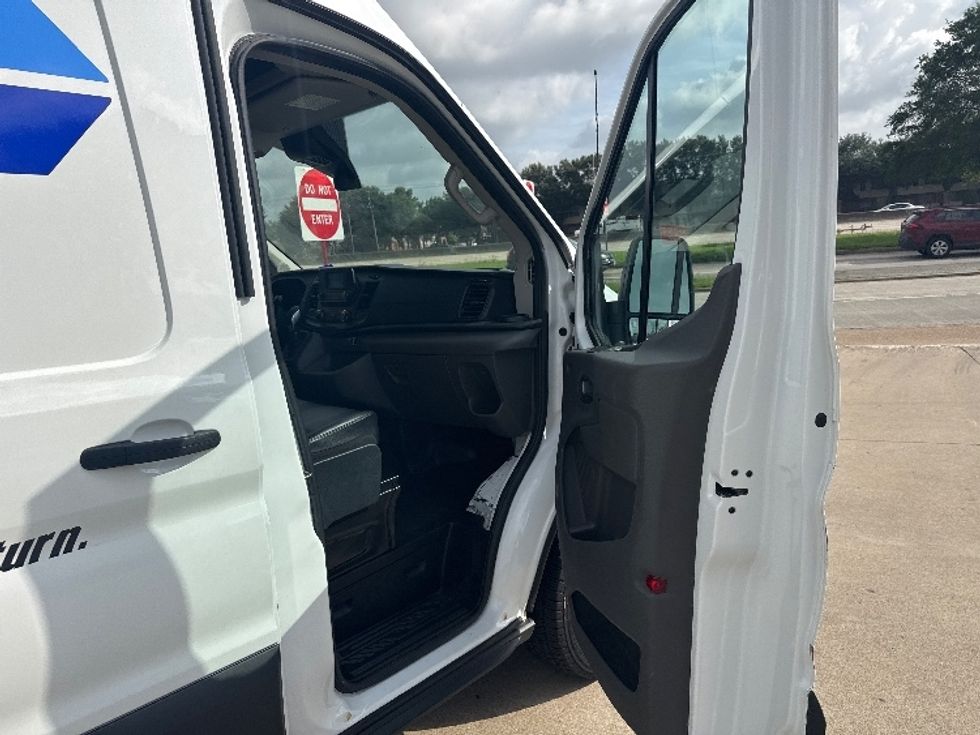 Cargo Van (Panel Van)-Light and Medium Duty Trucks-Ford-2022-Transit 250-Houston-TX-97,703\n\t\tmiles-$ 36,000 - Image 17