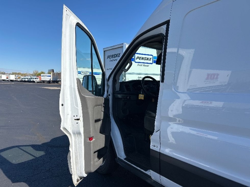 Cargo Van (Panel Van)-Light and Medium Duty Trucks-Ford-2022-Transit 250-Indianapolis-IN-137,979\n\t\tmiles-$ 28,500 - Image 13