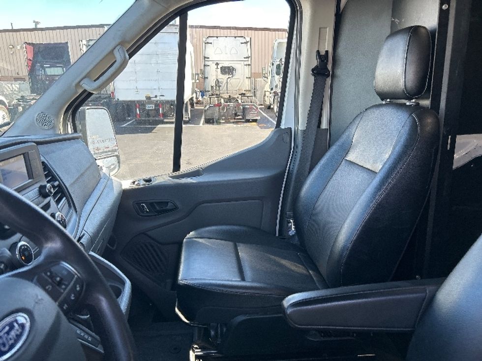 Cargo Van (Panel Van)-Light and Medium Duty Trucks-Ford-2022-Transit 250-Indianapolis-IN-137,979\n\t\tmiles-$ 28,500 - Image 16