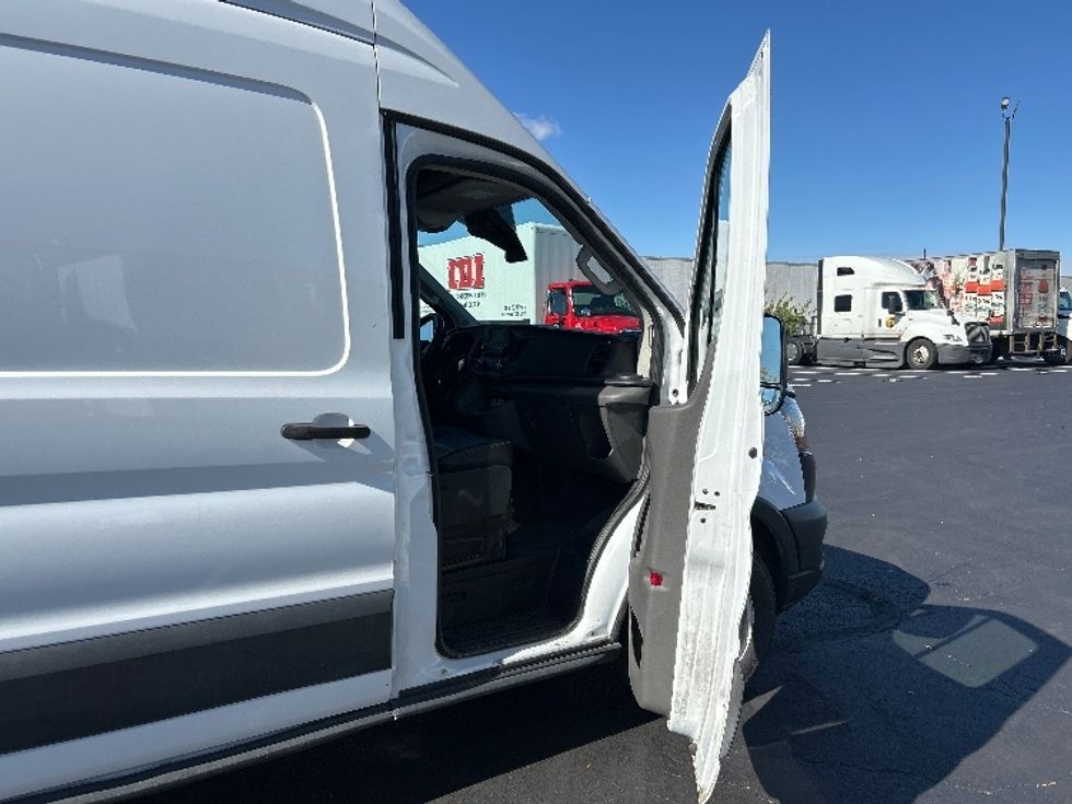Cargo Van (Panel Van)-Light and Medium Duty Trucks-Ford-2022-Transit 250-Indianapolis-IN-137,979\n\t\tmiles-$ 28,500 - Image 17