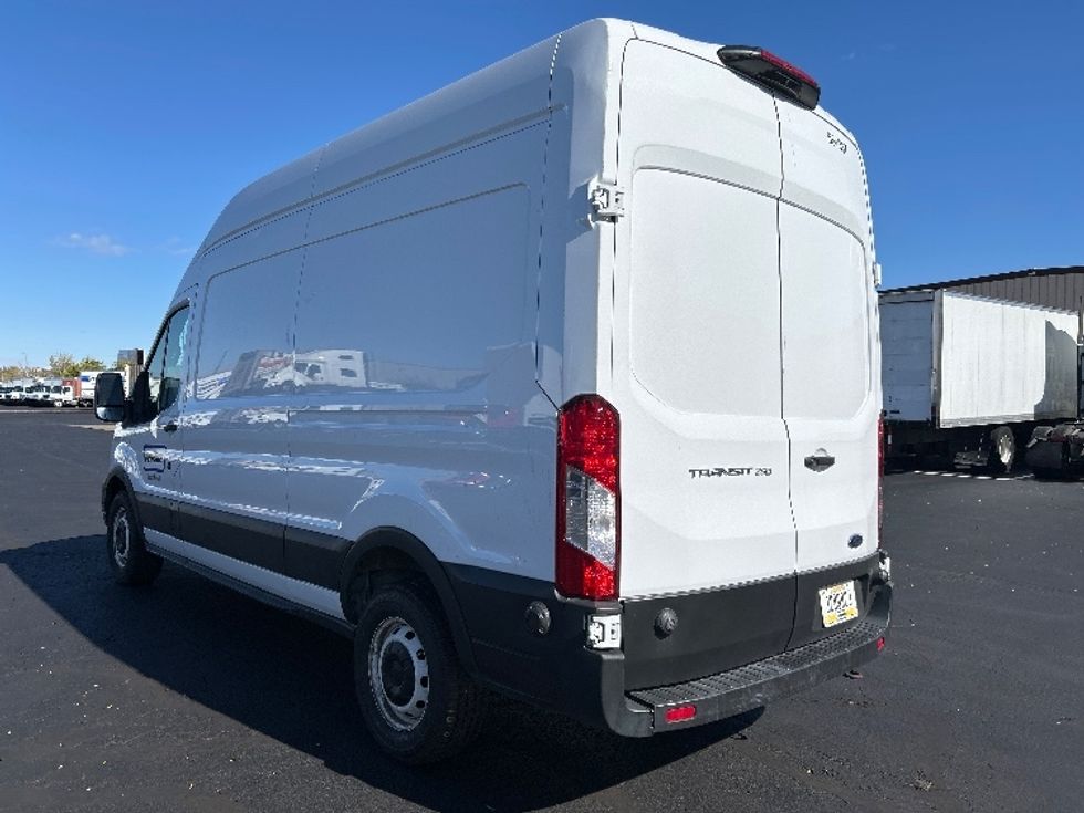 Cargo Van (Panel Van)-Light and Medium Duty Trucks-Ford-2022-Transit 250-Indianapolis-IN-137,979\n\t\tmiles-$ 28,500 - Image 5