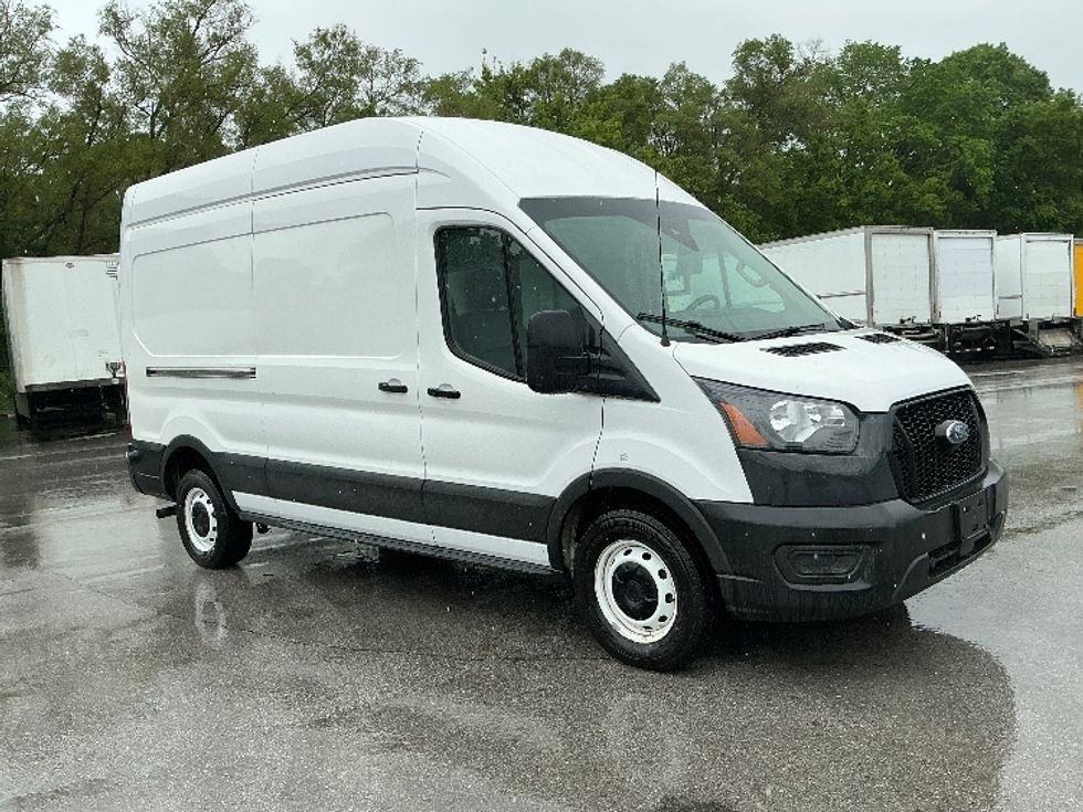 Cargo Van (Panel Van)-Light and Medium Duty Trucks-Ford-2022-Transit 250-Indianapolis-IN-84,103\n\t\tmiles-$ 38,000 - Image 1