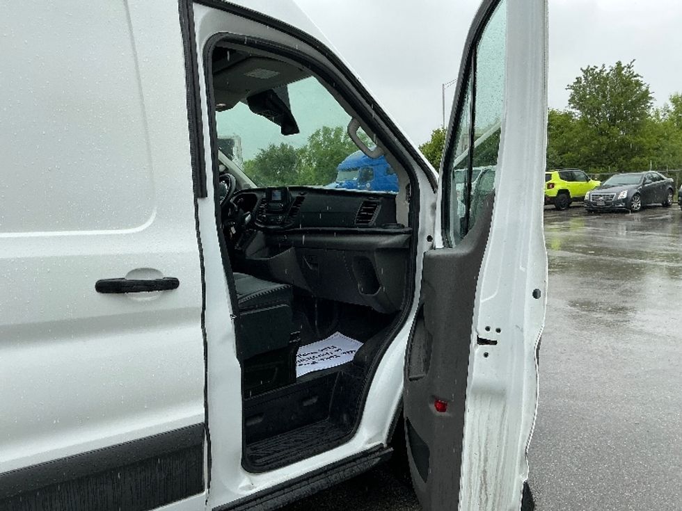 Cargo Van (Panel Van)-Light and Medium Duty Trucks-Ford-2022-Transit 250-Indianapolis-IN-84,103\n\t\tmiles-$ 38,000 - Image 20