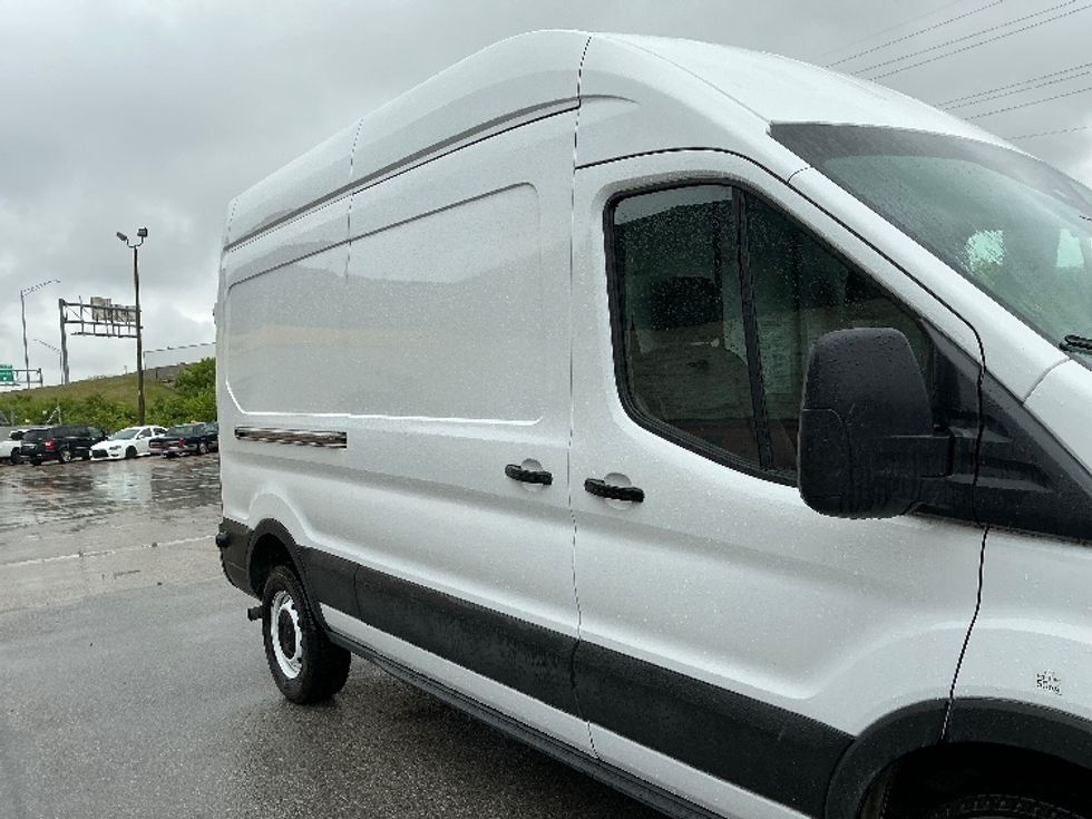 Cargo Van (Panel Van)-Light and Medium Duty Trucks-Ford-2022-Transit 250-Indianapolis-IN-84,103\n\t\tmiles-$ 38,000 - Image 25