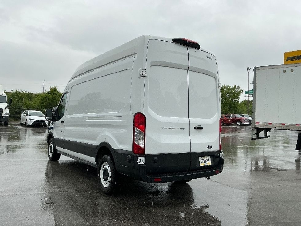 Cargo Van (Panel Van)-Light and Medium Duty Trucks-Ford-2022-Transit 250-Indianapolis-IN-84,103\n\t\tmiles-$ 38,000 - Image 6