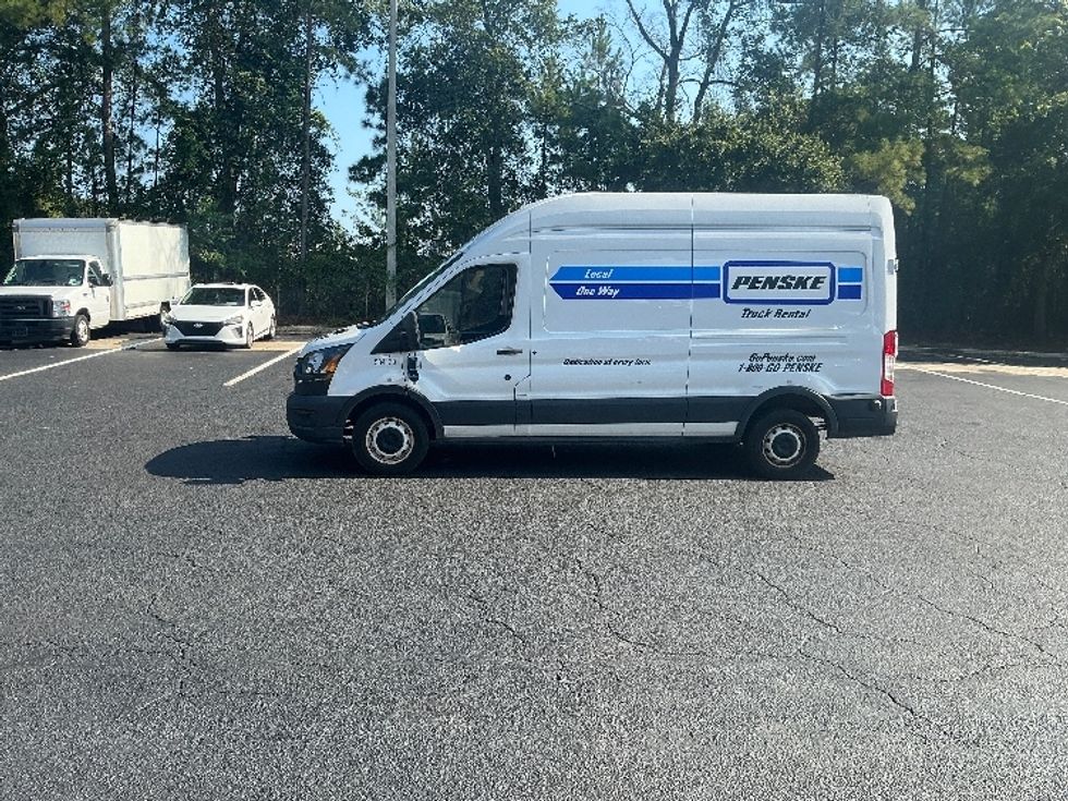 Cargo Van (Panel Van)-Light and Medium Duty Trucks-Ford-2022-Transit 250-Jacksonville-FL-145,770\n\t\tmiles-$ 28,000 - Image 4