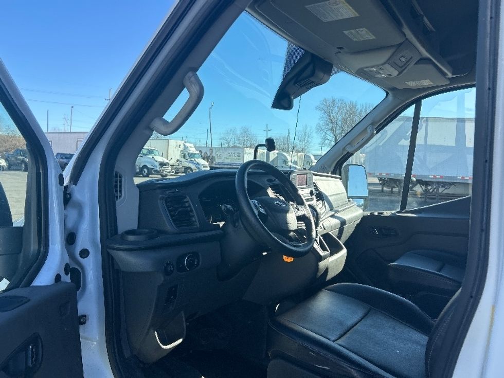 Cargo Van (Panel Van)-Light and Medium Duty Trucks-Ford-2022-Transit 250-Kansas City-MO-109,965\n\t\tmiles-$ 30,500 - Image 15