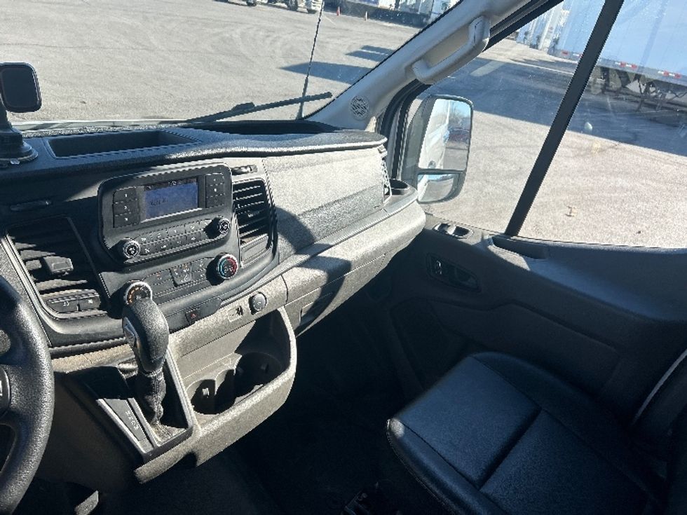 Cargo Van (Panel Van)-Light and Medium Duty Trucks-Ford-2022-Transit 250-Kansas City-MO-109,965\n\t\tmiles-$ 30,500 - Image 17