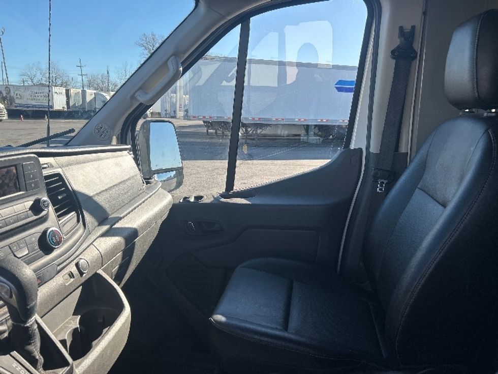 Cargo Van (Panel Van)-Light and Medium Duty Trucks-Ford-2022-Transit 250-Kansas City-MO-109,965\n\t\tmiles-$ 30,500 - Image 18