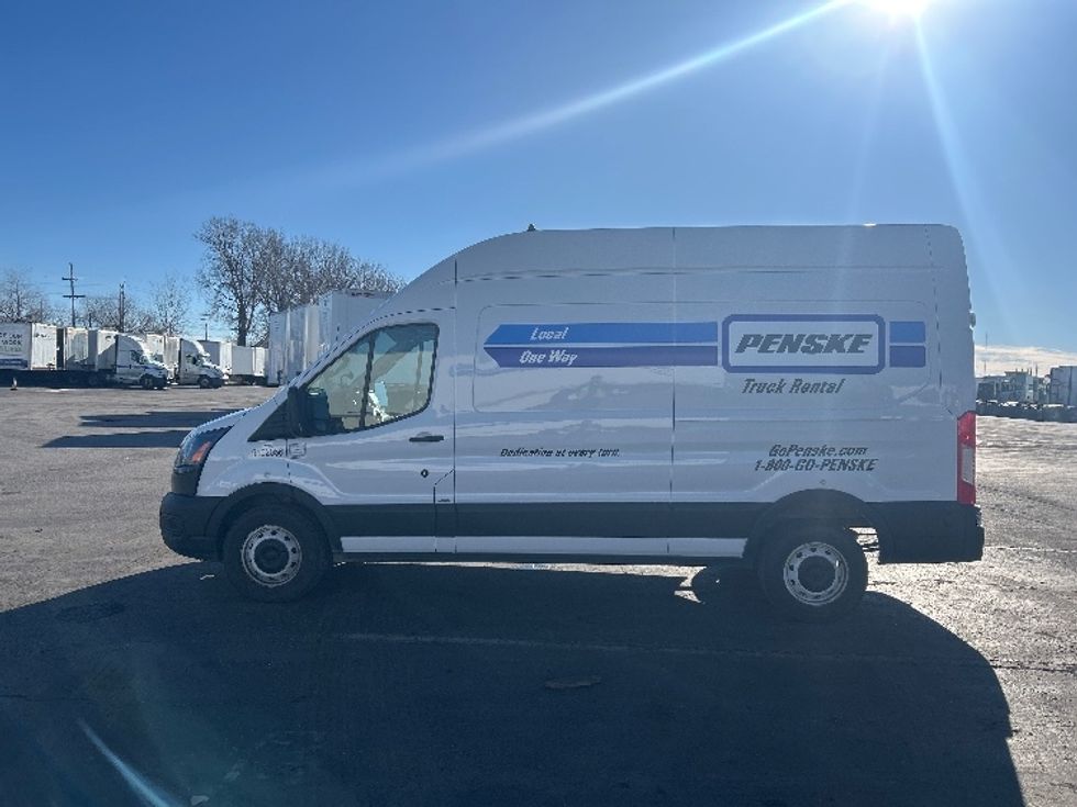 Cargo Van (Panel Van)-Light and Medium Duty Trucks-Ford-2022-Transit 250-Kansas City-MO-109,965\n\t\tmiles-$ 30,500 - Image 4