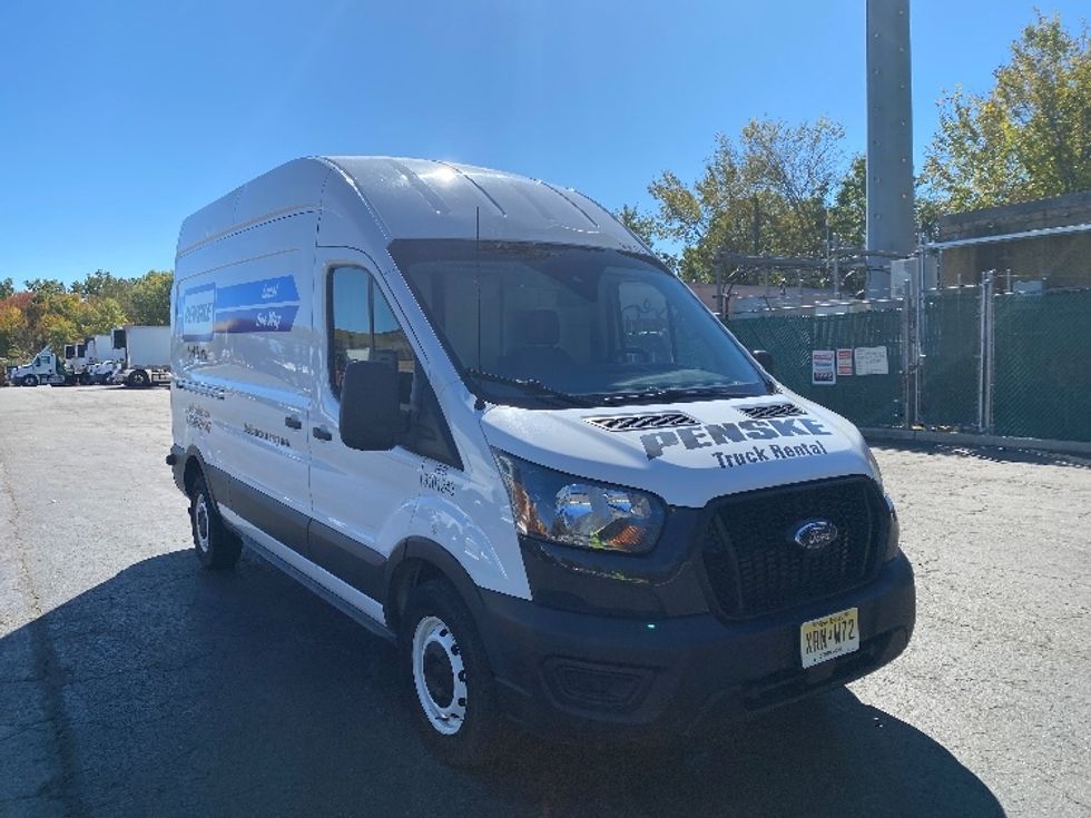 Cargo Van (Panel Van)-Light and Medium Duty Trucks-Ford-2022-Transit 250-Kearny-NJ-105,182\n\t\tmiles-$ 32,750 - Image 1