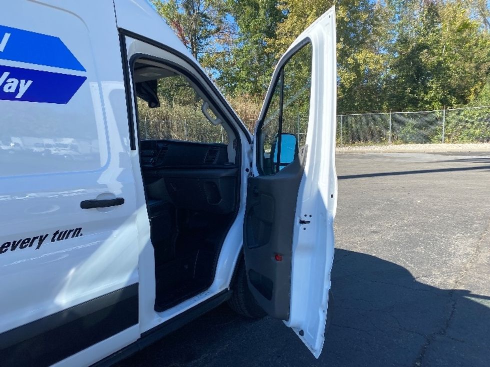 Cargo Van (Panel Van)-Light and Medium Duty Trucks-Ford-2022-Transit 250-Kearny-NJ-105,182\n\t\tmiles-$ 32,750 - Image 19