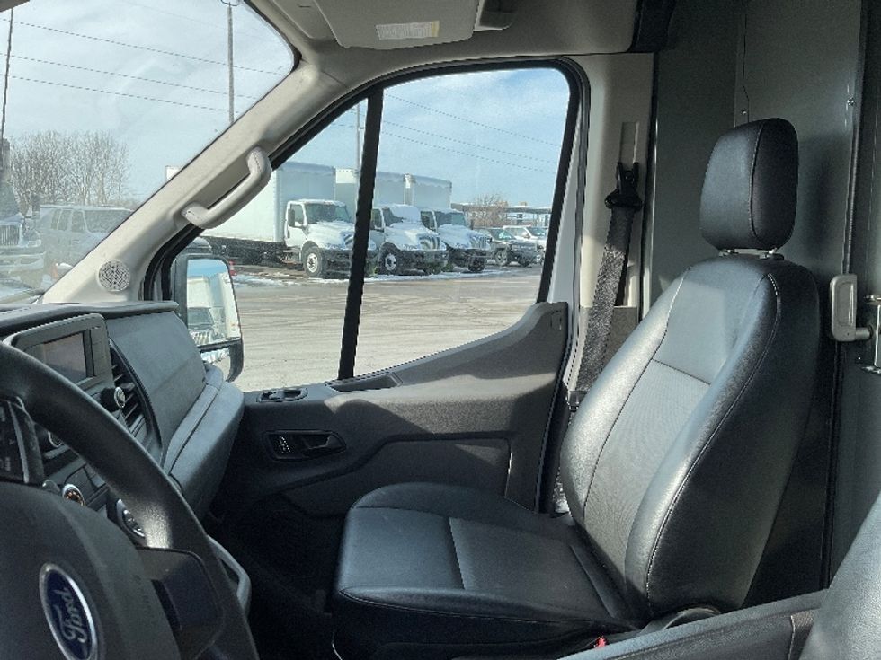 Cargo Van (Panel Van)-Light and Medium Duty Trucks-Ford-2022-Transit 250-Kentwood-MI-104,812\n\t\tmiles-$ 33,750 - Image 17