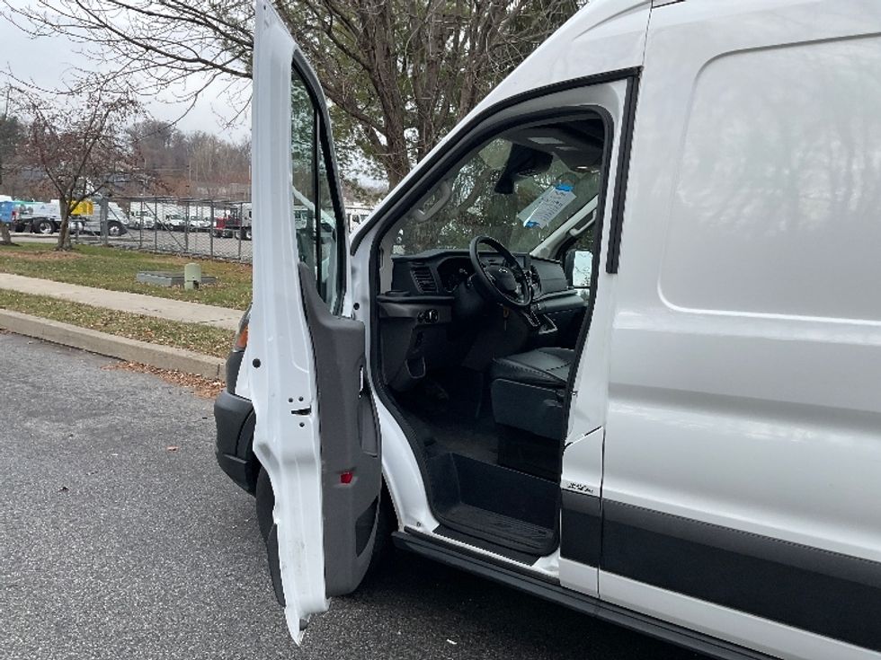 Cargo Van (Panel Van)-Light and Medium Duty Trucks-Ford-2022-Transit 250-King Of Prussia-PA-37,586\n\t\tmiles-$ 40,250 - Image 16