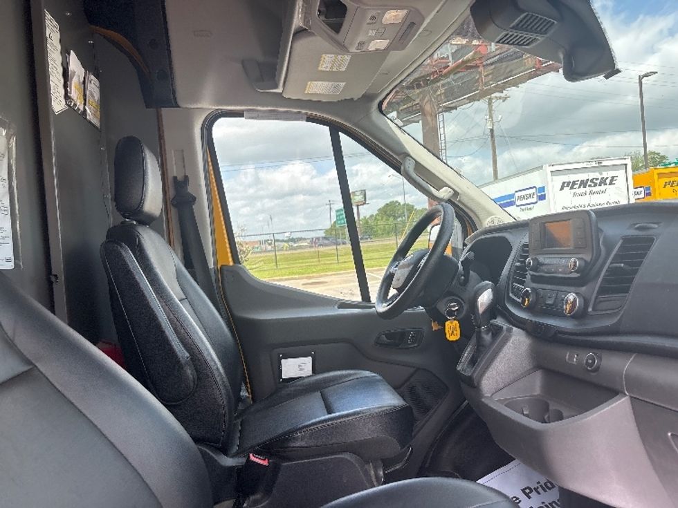 Cargo Van (Panel Van)-Light and Medium Duty Trucks-Ford-2022-Transit 250-Lafayette-LA-55,917\n\t\tmiles-$ 35,250 - Image 22