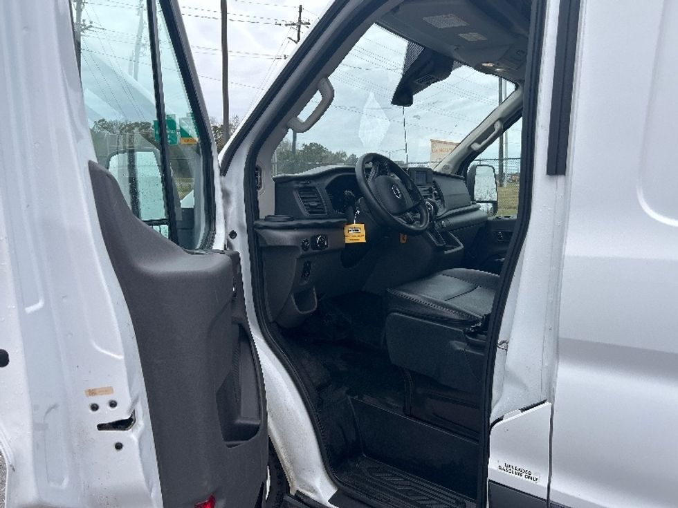 Cargo Van (Panel Van)-Light and Medium Duty Trucks-Ford-2022-Transit 250-Lafayette-LA-65,994\n\t\tmiles-$ 39,250 - Image 13