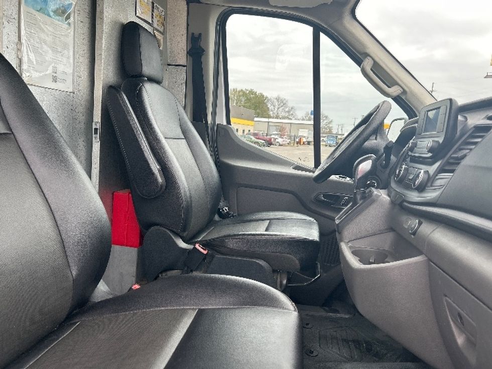 Cargo Van (Panel Van)-Light and Medium Duty Trucks-Ford-2022-Transit 250-Lafayette-LA-65,994\n\t\tmiles-$ 39,250 - Image 19