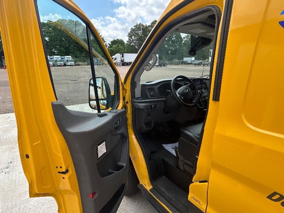 Cargo Van (Panel Van)-Light and Medium Duty Trucks-Ford-2022-Transit 250-Lafayette-LA-71,283\n\t\tmiles-$ 34,500 - Image 13