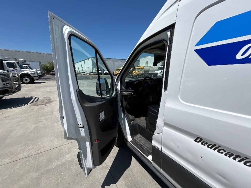 Cargo Van (Panel Van)-Light and Medium Duty Trucks-Ford-2022-Transit 250-Lafayette-LA-87,569\n\t\tmiles-$ 37,000 - Image 14