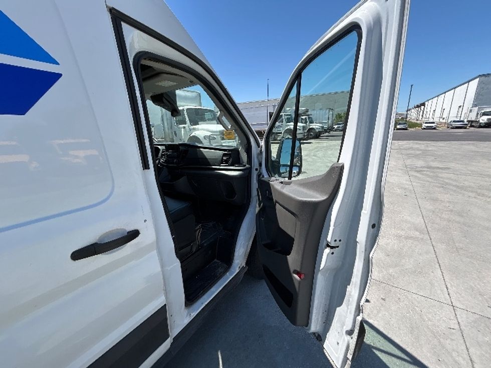 Cargo Van (Panel Van)-Light and Medium Duty Trucks-Ford-2022-Transit 250-Lafayette-LA-87,569\n\t\tmiles-$ 37,000 - Image 18