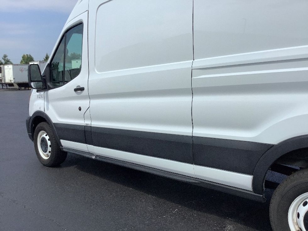 Cargo Van (Panel Van)-Light and Medium Duty Trucks-Ford-2022-Transit 250-Lancaster-PA-105,838\n\t\tmiles-$ 33,750 - Image 5