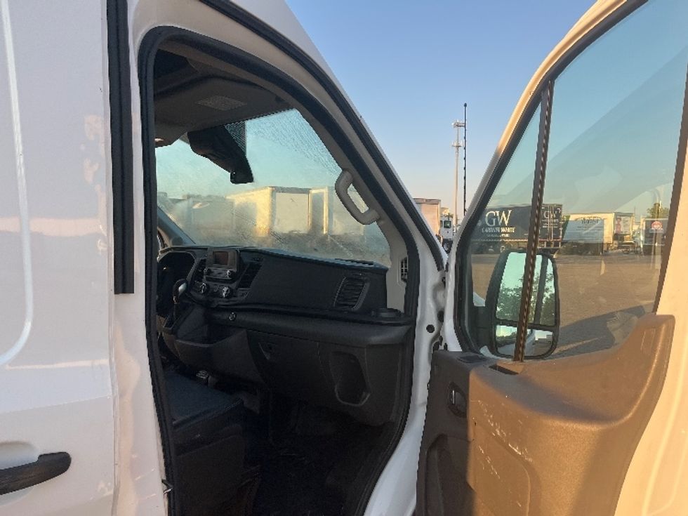 Cargo Van (Panel Van)-Light and Medium Duty Trucks-Ford-2022-Transit 250-Lansing-MI-114,766\n\t\tmiles-$ 32,750 - Image 19