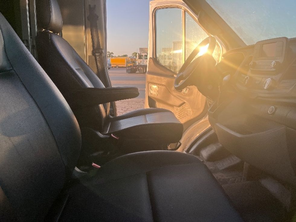 Cargo Van (Panel Van)-Light and Medium Duty Trucks-Ford-2022-Transit 250-Lansing-MI-114,766\n\t\tmiles-$ 32,750 - Image 21