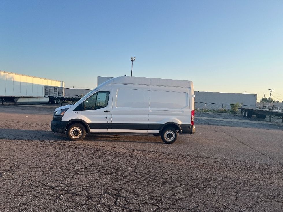 Cargo Van (Panel Van)-Light and Medium Duty Trucks-Ford-2022-Transit 250-Lansing-MI-114,766\n\t\tmiles-$ 32,750 - Image 4