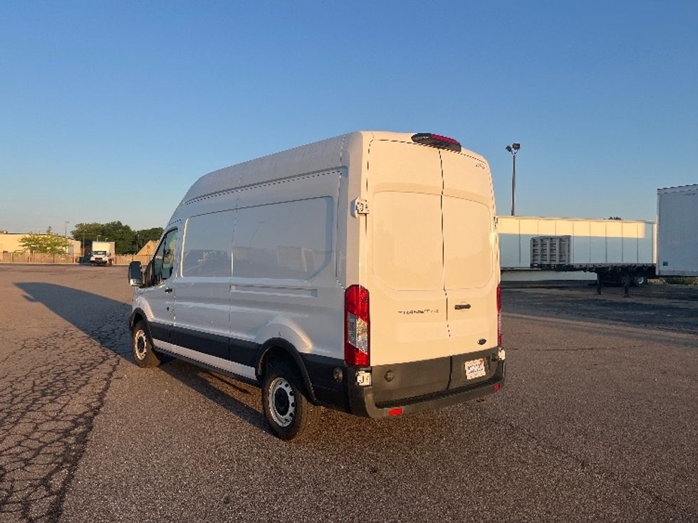 Cargo Van (Panel Van)-Light and Medium Duty Trucks-Ford-2022-Transit 250-Lansing-MI-114,766\n\t\tmiles-$ 32,750 - Image 6