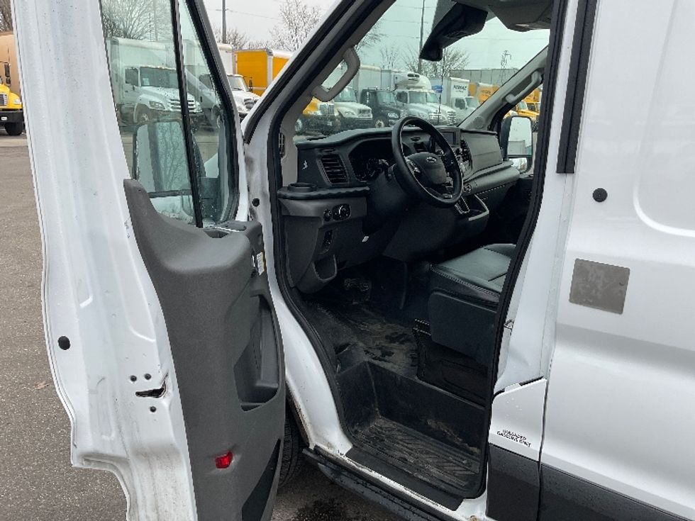 Cargo Van (Panel Van)-Light and Medium Duty Trucks-Ford-2022-Transit 250-Lansing-MI-95,649\n\t\tmiles-$ 36,250 - Image 15