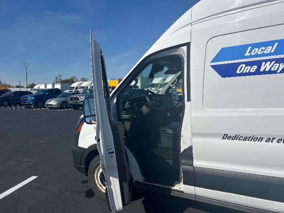 Cargo Van (Panel Van)-Light and Medium Duty Trucks-Ford-2022-Transit 250-Louisville-KY-104,730\n\t\tmiles-$ 33,250 - Image 16