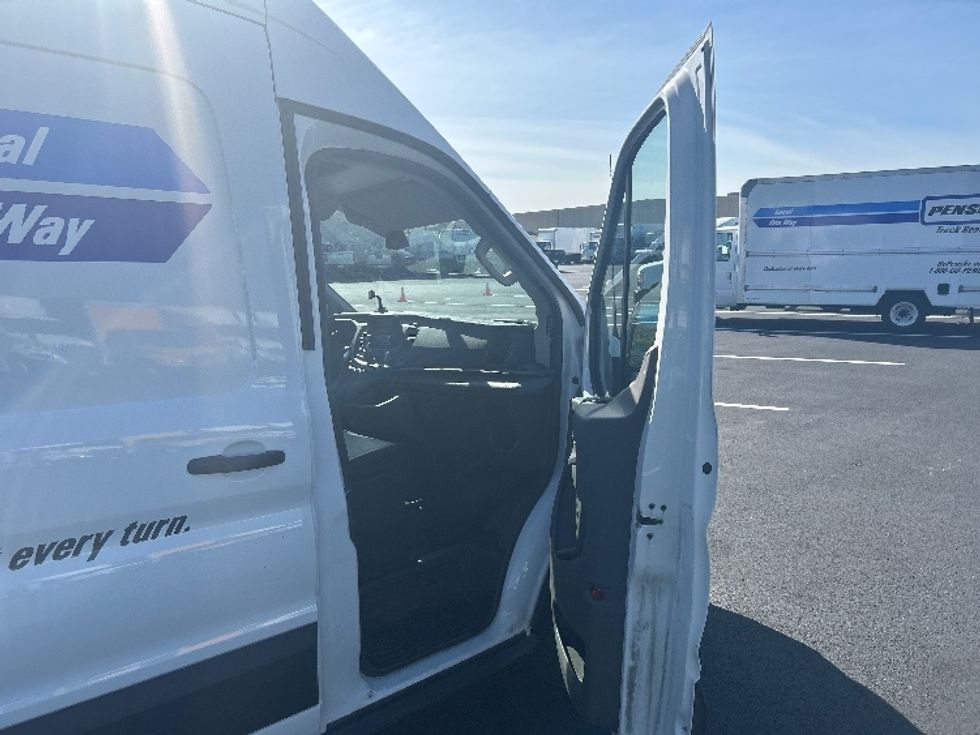 Cargo Van (Panel Van)-Light and Medium Duty Trucks-Ford-2022-Transit 250-Louisville-KY-104,730\n\t\tmiles-$ 33,250 - Image 20
