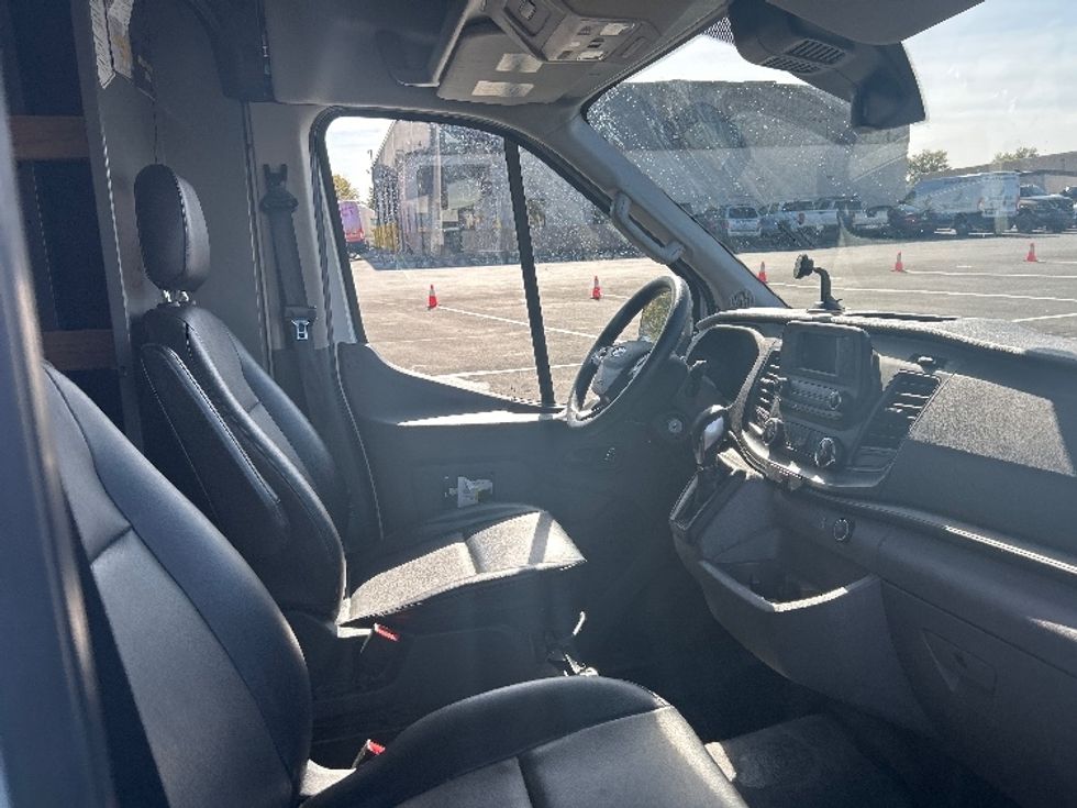 Cargo Van (Panel Van)-Light and Medium Duty Trucks-Ford-2022-Transit 250-Louisville-KY-104,730\n\t\tmiles-$ 33,250 - Image 22