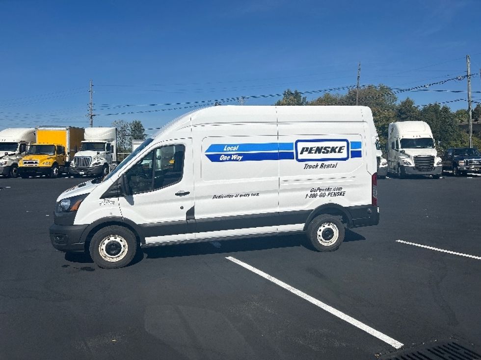 Cargo Van (Panel Van)-Light and Medium Duty Trucks-Ford-2022-Transit 250-Louisville-KY-104,730\n\t\tmiles-$ 33,250 - Image 4