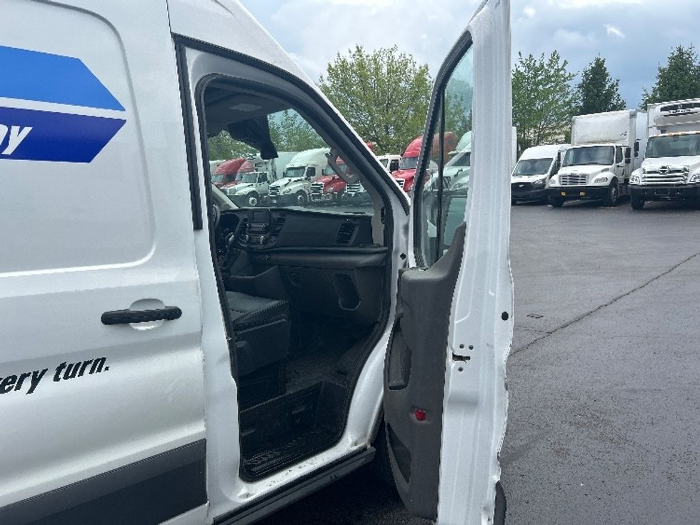 Cargo Van (Panel Van)-Light and Medium Duty Trucks-Ford-2022-Transit 250-Louisville-KY-79,980\n\t\tmiles-$ 37,000 - Image 20